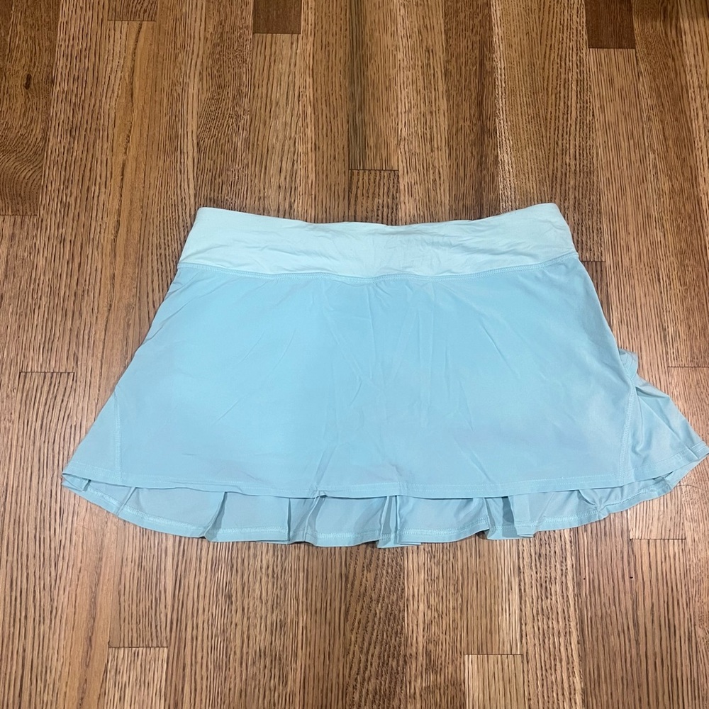 Lululemon Athletica Ruffled Back Scort in Teal